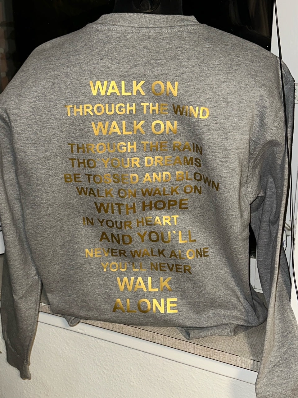 LIVERPOOL WALK ON GULD ELLER SØLV TEKST - SWEATSHIRT
