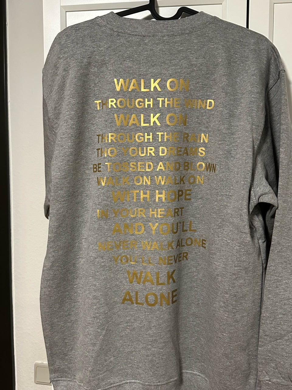 LIVERPOOL WALK ON GULD ELLER SØLV TEKST - SWEATSHIRT